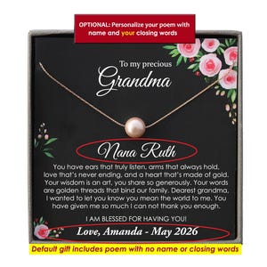 Może przedstawiać: Złoty naszyjnik z perłową zawieszką, zapakowany w pudełko prezentowe. Pudełko zawiera wiersz dla babci, ze słowami "To my precious Grandma" i "Nana Ruth". Tekst zawiera r&oacute;wnież słowa "Love, Amanda - May 2026".