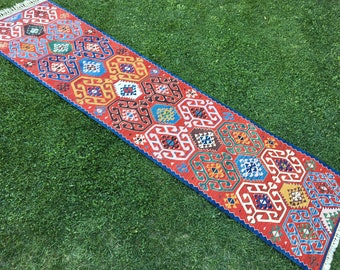 Rustic Boho Red Kilim Runner Rug, Red Runner Rug, Entryway Rug, Wool Oriental Runner Rug, Turkish Kilim Runner, Oushak Runner Rug, 8’6”x2’3”