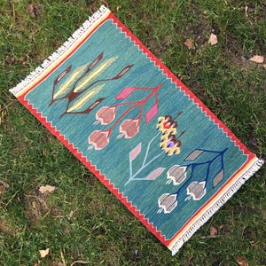 Flowers Green Small Kilim, Floral Kilim Rug, Small Kilim Runner, Green Kilim, Table Runner Kilim, Turkish Oushak Kilim, 1’6” x 2’8” Feet