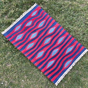 Kelim Rug, Blauwe en Rode Kleine Kilim Rug, Oosterse Kleine Rug, Handgeweven Kilim Rug, Turkse Kilim Rug, Deur Mat Rug, Blauwe Vloer Rug, 3&#39;x2&#39; ft