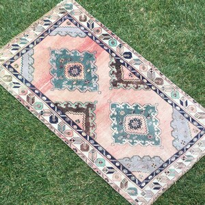 Vintage Boden Teppich, Vintage Oushak Teppich, Distressed Hellgrün und Rosa Teppich, Küchenteppich, Antik Handgeknüpfter Türkischer Teppich, 100 x 16 cm