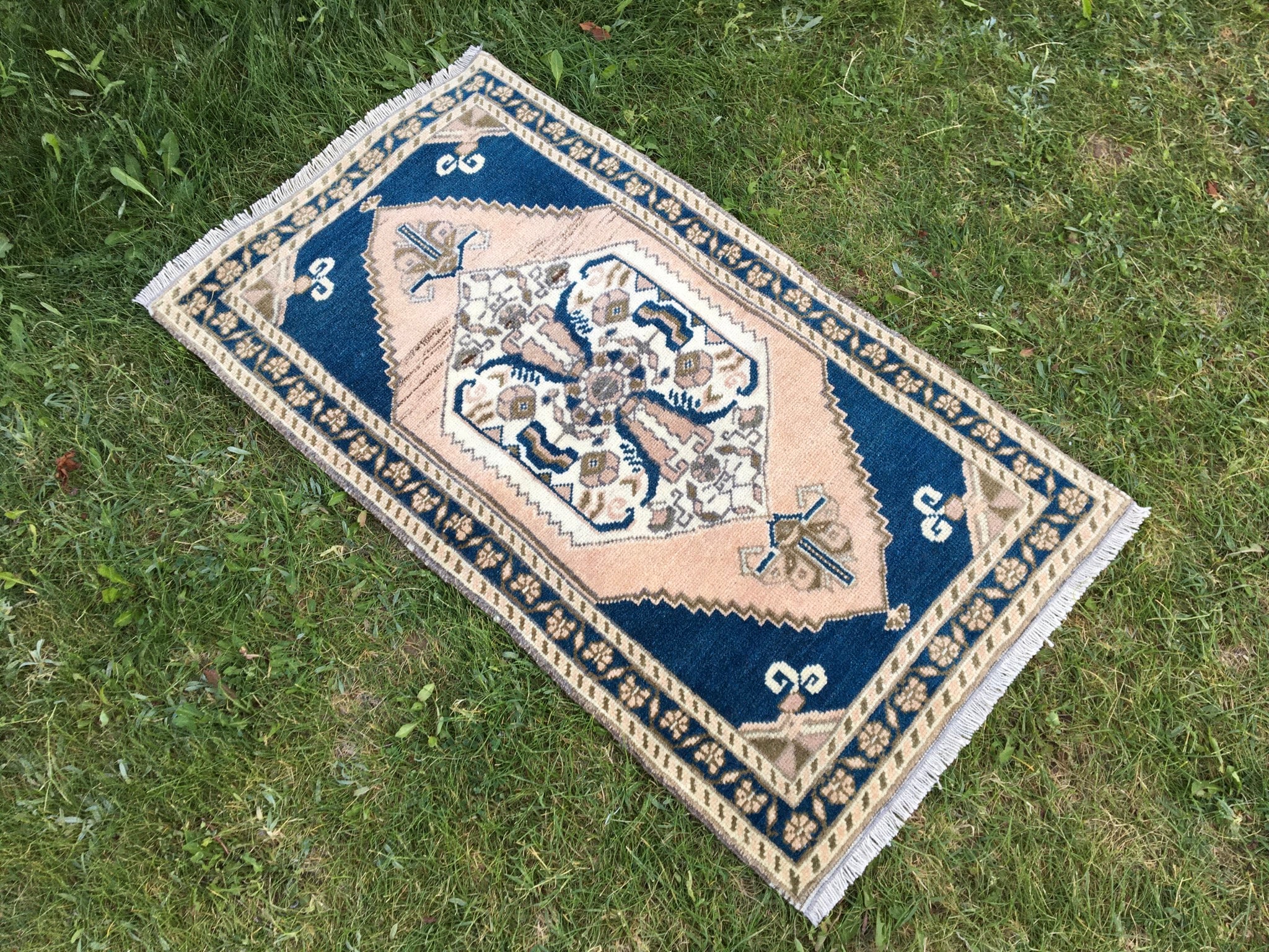 Tapis de salle de bains : confort et style sous les pieds