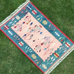 Handmade Pink Rug, Pink Kilim Rug, Kids Room Rug, Floral Kilim, Flower Rug, Pink and Green Rug, Living Room Rug, Bedroom Rug, 3’2” x 5’1” ft