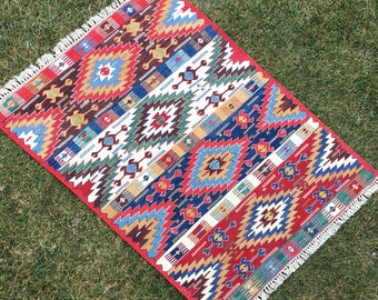 Kilim Rug, Handmade Bohemian Wool Rug, Southwestern Area Rug, Living Room Rug, Colorful Hand Woven Kilim Rug, Embroidery Rug, 4’2 x 5’5 feet