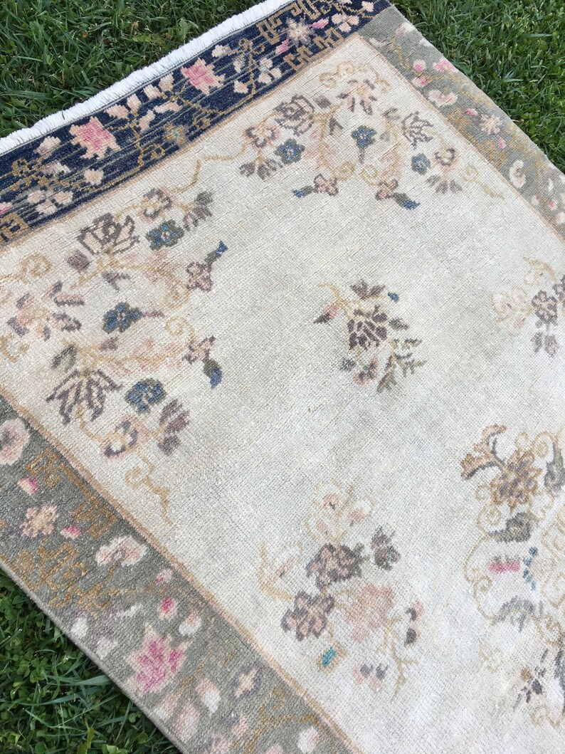 Vintage Turkish Faded Color Rug, Low Pile Distressed Hand Knotted Rug ...