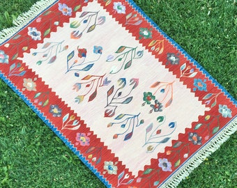 Pink and Red Hand Woven Kilim Rug, Flowers Pattern Rug, Home Floor Decoration Rug, Turkish Rug, Bohemian Pink Rug, Small Area Rug, 3’3”x5’