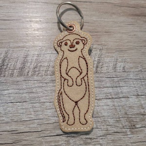 Schlüsselanhänger Erdmännchen – Aus Holz Mit Metallring, Ca. 11 Cm, Süßes Geschenk