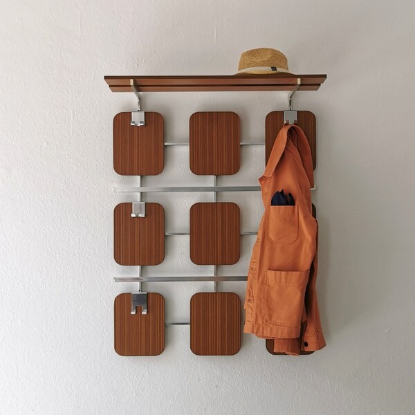 Mid-Century Garderobe mit Hutablage, Teak und Chrom, 1960er