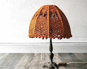 Mid-century tafellamp met gehaakte lampenkap, jaren 60/70