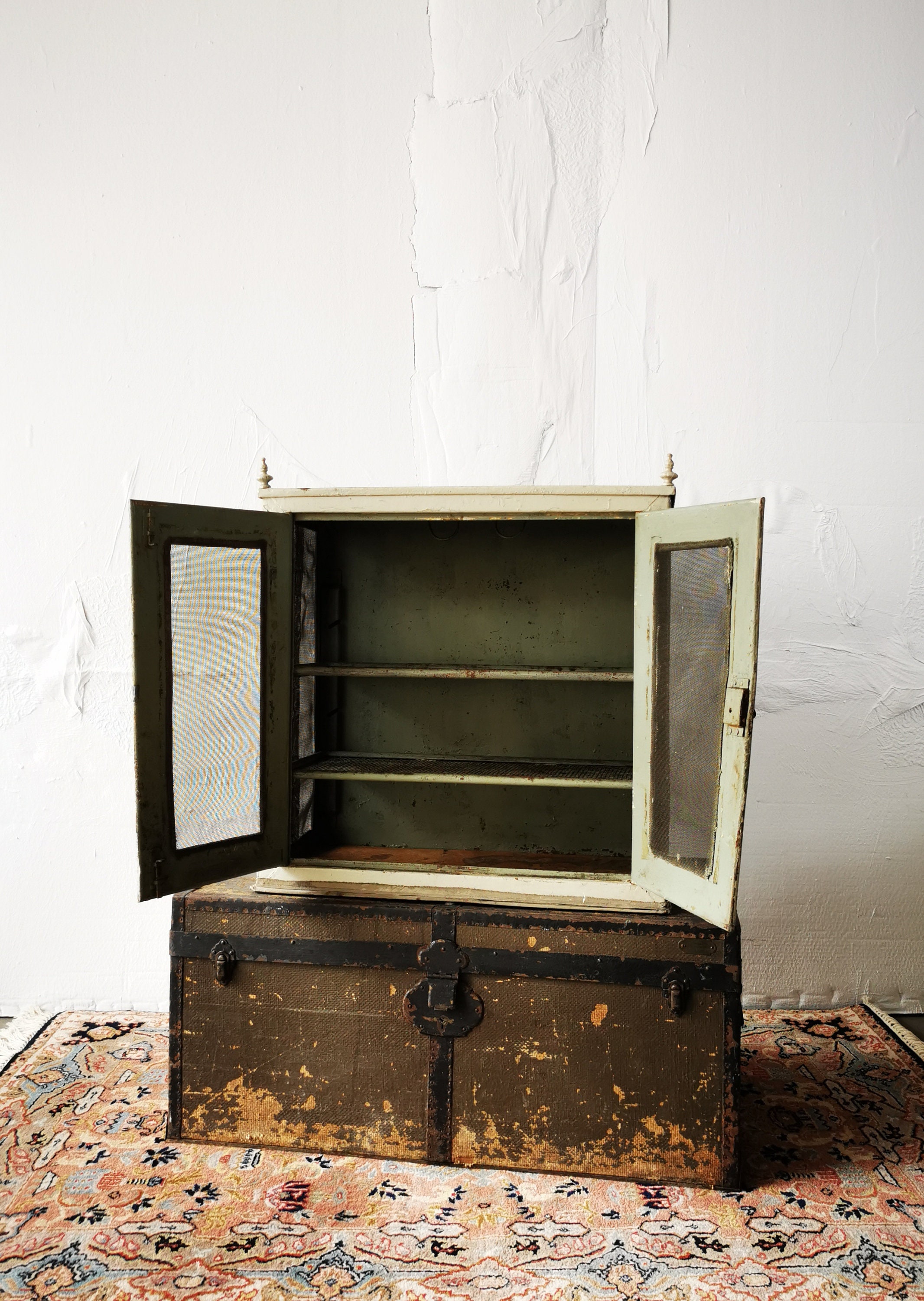 Armario de almacenamiento antiguo de metal 1910 | Etsy