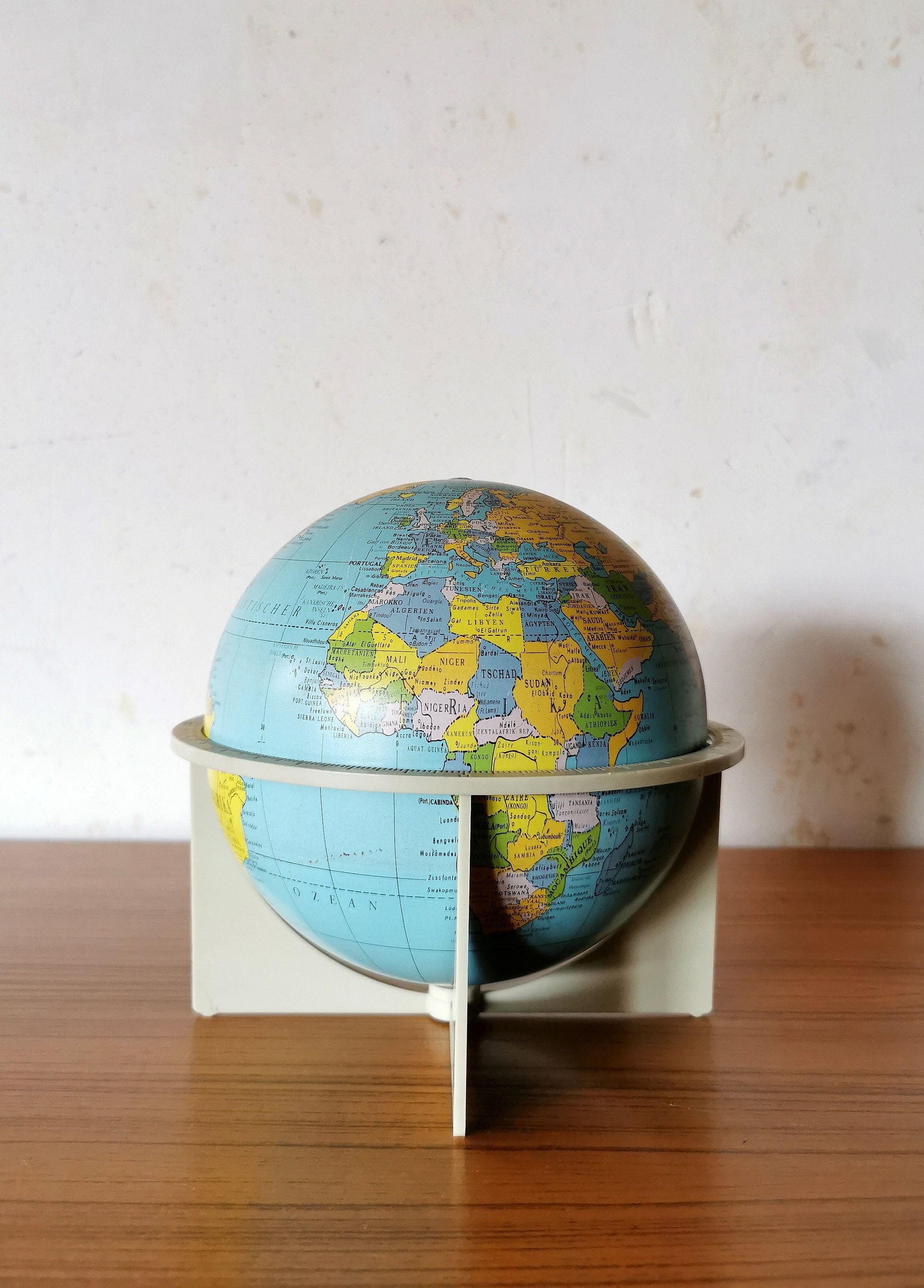 Globe terrestre classique et élégant - Globe terrestre vintage - Décoration  antique - Globe géographique rotatif - 14 cm - Texte clair : :  Jeux et Jouets