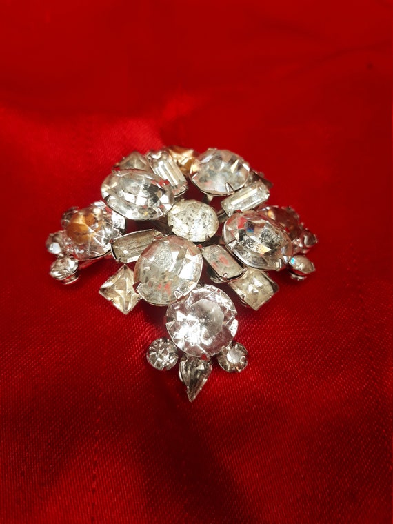 Gorgeous Rhinestone brooch 1980s