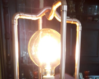 Nastrojowa lampa z miedzianych rurek i kształtek