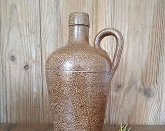 Alte Tonflaschen, Wasserflasche, Henkelflasche, Flasche, Tongefäß, Vase, Steingut, rustikale Keramik, Küchendeko, Vintage, Landhaus