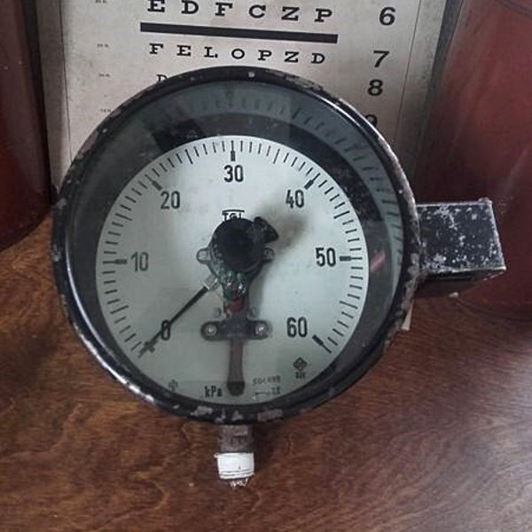 Altes Manometer, DDR, Druckmessgerät, Messgerät, Kilopascal, 0-60 kPa, Rost, Patina, Vintage, Industrial Style, Industrie-Look, Fabrik, Loft