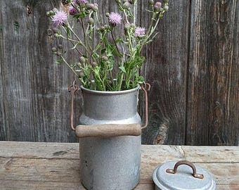 Old rusty aluminum milk can with lid and wooden handle, 1 liter, leak-proof, farmhouse can, rustic vase, garden decoration, vintage garden, country house