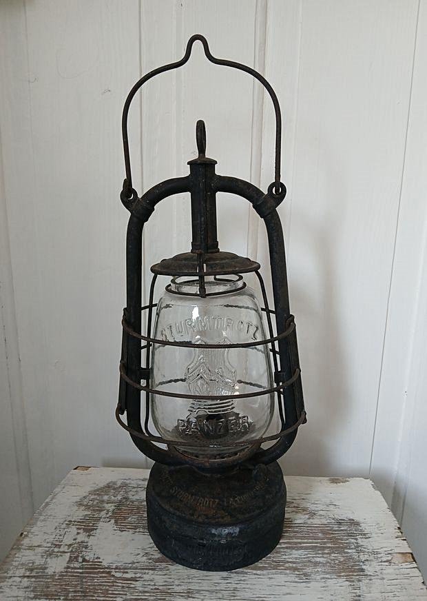 Antique Kerosene Lamp, Panzer Sturmtrotz La Cuirassée, Kästner and