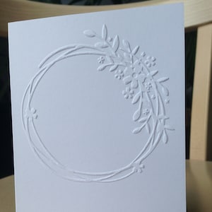 10 biglietti d'auguri bianchi in rilievo con busta INVITO matrimonio COMUNIONE cresima - semplici eleganti - ghirlanda floreale