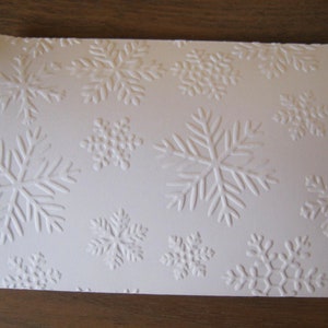12 geprägte Geschenkschachteln Pillow Box SCHNEEFLOCKEN Eiskristalle WEIHNACHTEN Advent FARBWAHL