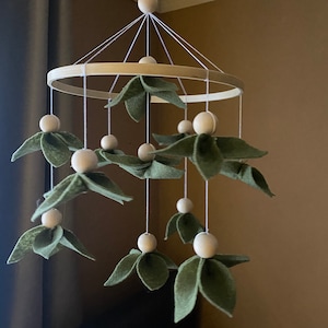 Forest baby mobile Leaf crib mobile Hanging mobile Green mobile Green floral baby mobile Wooden crib mobile
