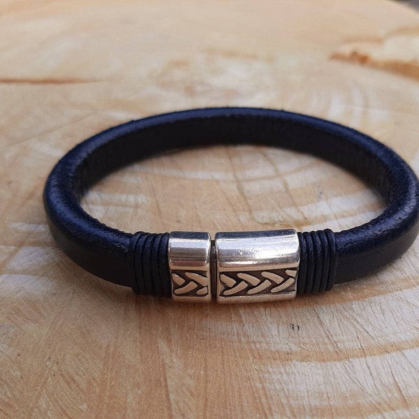 Stoere leren armband (zwart)