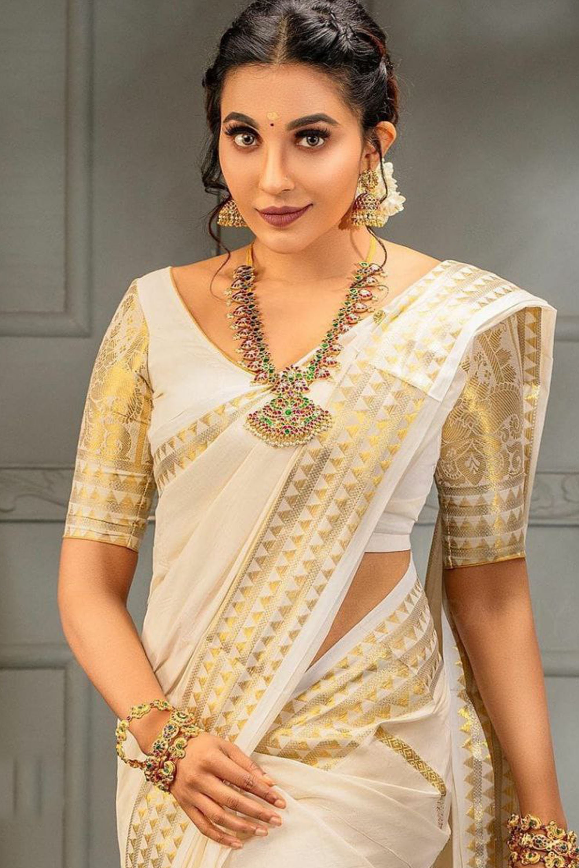 Women's Viscose Silk Off White Printed Designer Saree With Blouse Piece