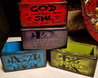 Caja de regalo personalizada de madera pequeña, pequeña caja de regalo de madera decorativa, nombre y caja de regalo intial