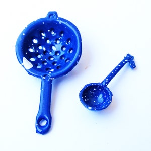 Puppenhaus Zubehör Geschirrserie blau Sieb + Kelle