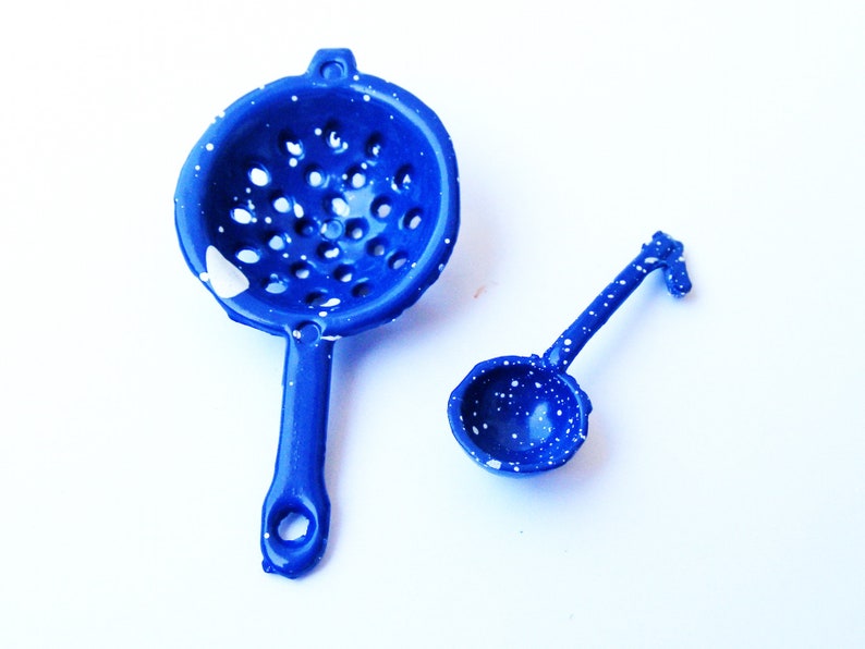 Puppenhaus Zubehör Geschirrserie blau Sieb + Kelle