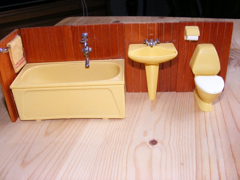 Lundby bathroom 4-part yellow with wooden panels 70s image 1