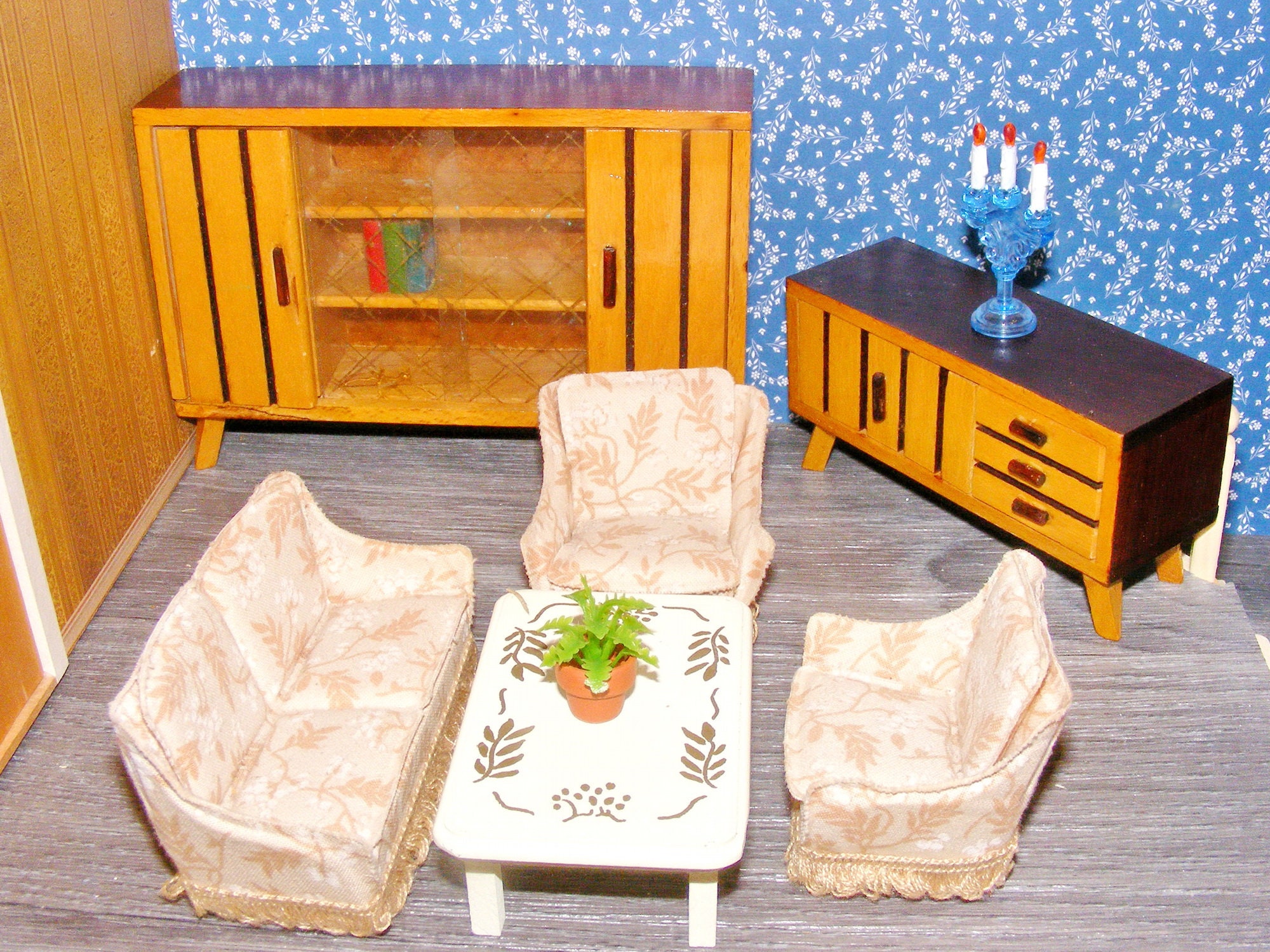Buffet Miniature Pour Poupée - Années 60/70 - Vintage - H45 L36 P21.5 Cm