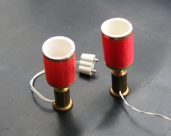 2 Lundby Puppenhaus Tischlampen Nachtischlampen rot mit Messingfuss NEU funktionstüchtig  4 V