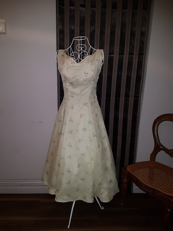 Vintage 1940's Pale Green Chiffon lined Dress with