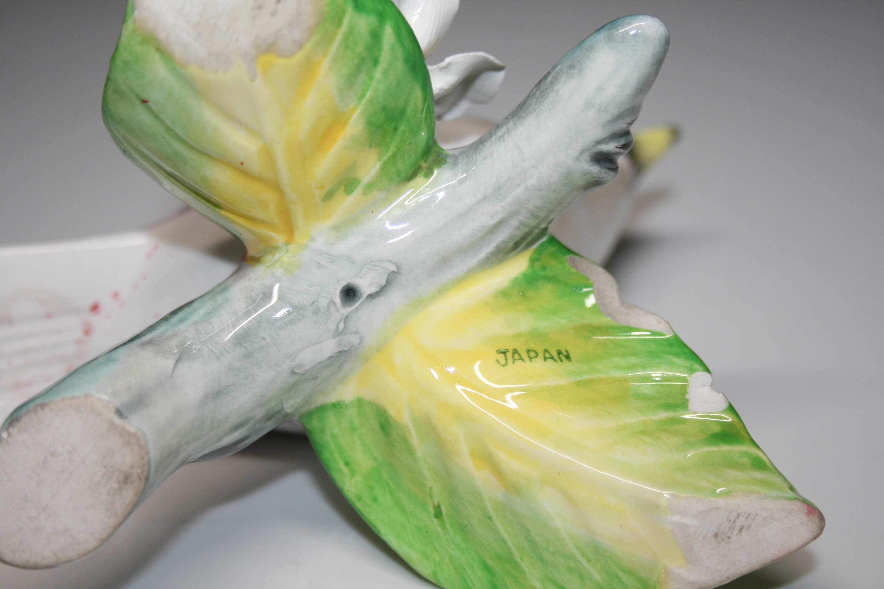 Vintage Bird on Branch With Leaves and White Flower Japan Figurine