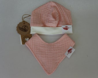 Muslin hat & bib set