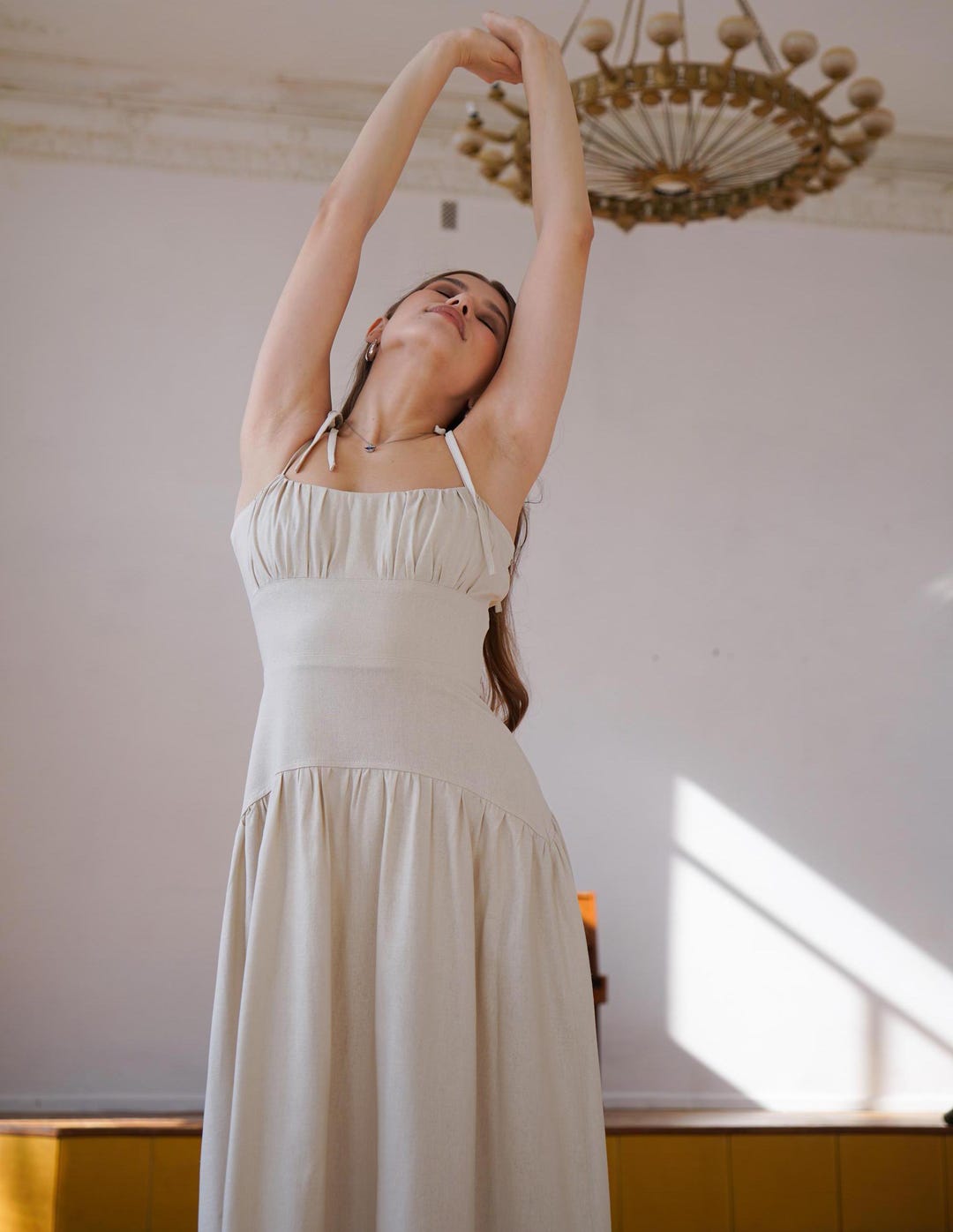 Vestido longo de linho: vestido de madrinha estilo cottagecore