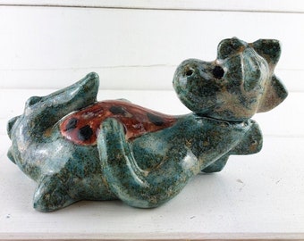 Öllampendrache liegend, Feuerdrache, Öllampe,  Giesskeramik,  Steinzeug, Feuer, Licht, Tischlampe, zweiteilig, Handgefertigt,  Docht