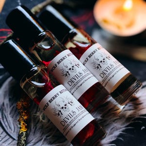 Devil&#39;s Jam Parfümöl Tintenroller: Dunkle Beere, gekochter Zucker, Witch Scent