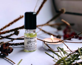 Aceite perfumado Ancient Forest en roll-on: musgo de roble, maderas y fragancia de bruja