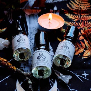 Triskele Perfume Oil: Earthy Zesty Forest Scent - Herbal Aromatherapy