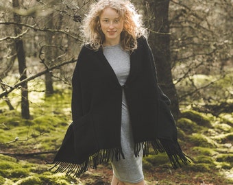 Wool Fleece Wrap Shawl: Knitted Fringe Poncho with Pockets