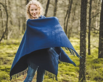Gebreide poncho-omslagdoek – ruitvormige omslagdoek met franjes, 130 x 190 cm, donkerblauw