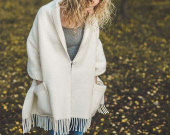 Cozy Fleece Wrap Shawl With Large Front Pockets - for Women Fringe Knitted Poncho Cardigan Cape Top Sweater 65x190 cm - White
