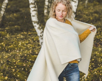 Knitted Poncho Shawl Wrap – Diamond V Shape Cape with Fringe 130x190 cm White