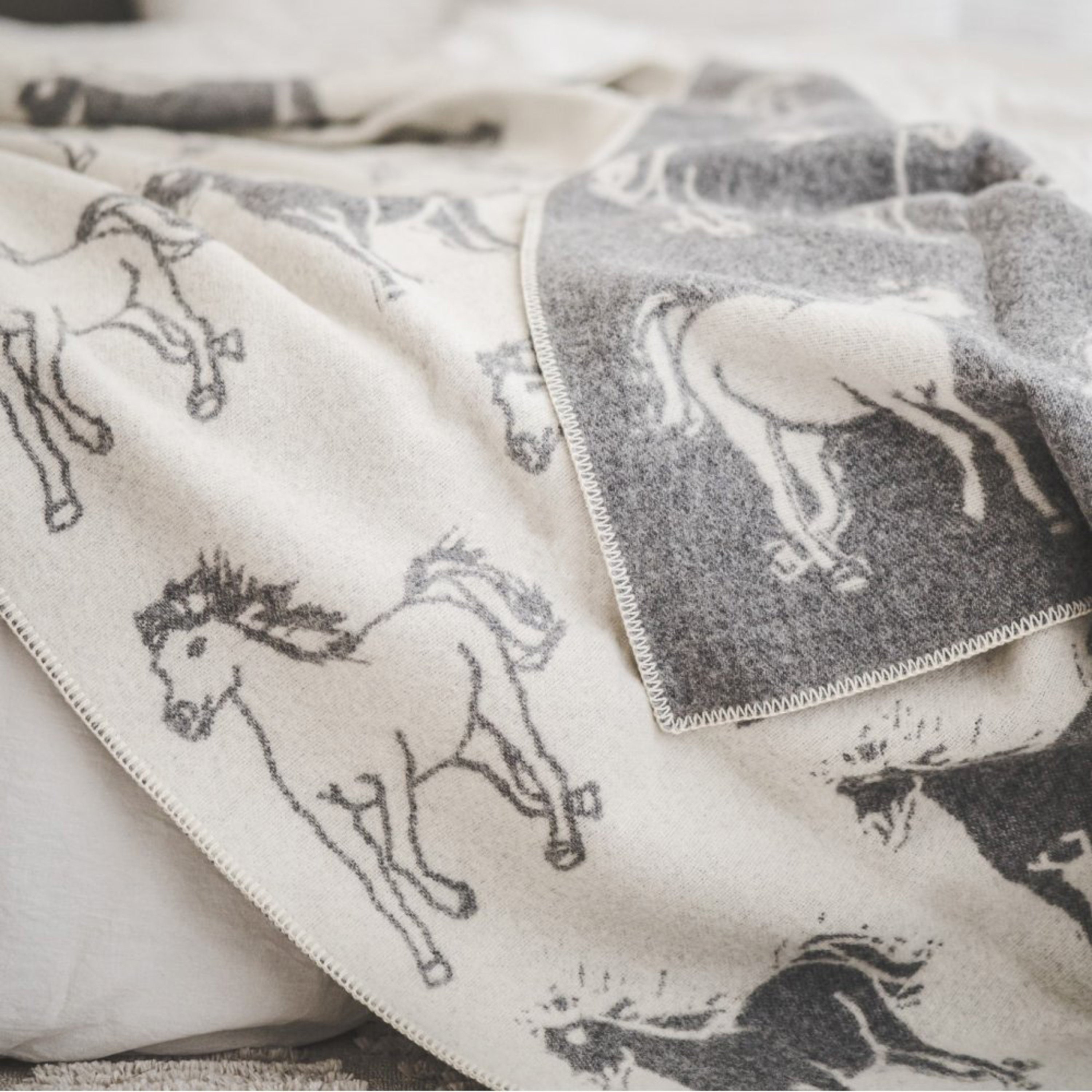 Horse Blanket: Natural New Zealand Wool Reversible Throw (130x200cm)