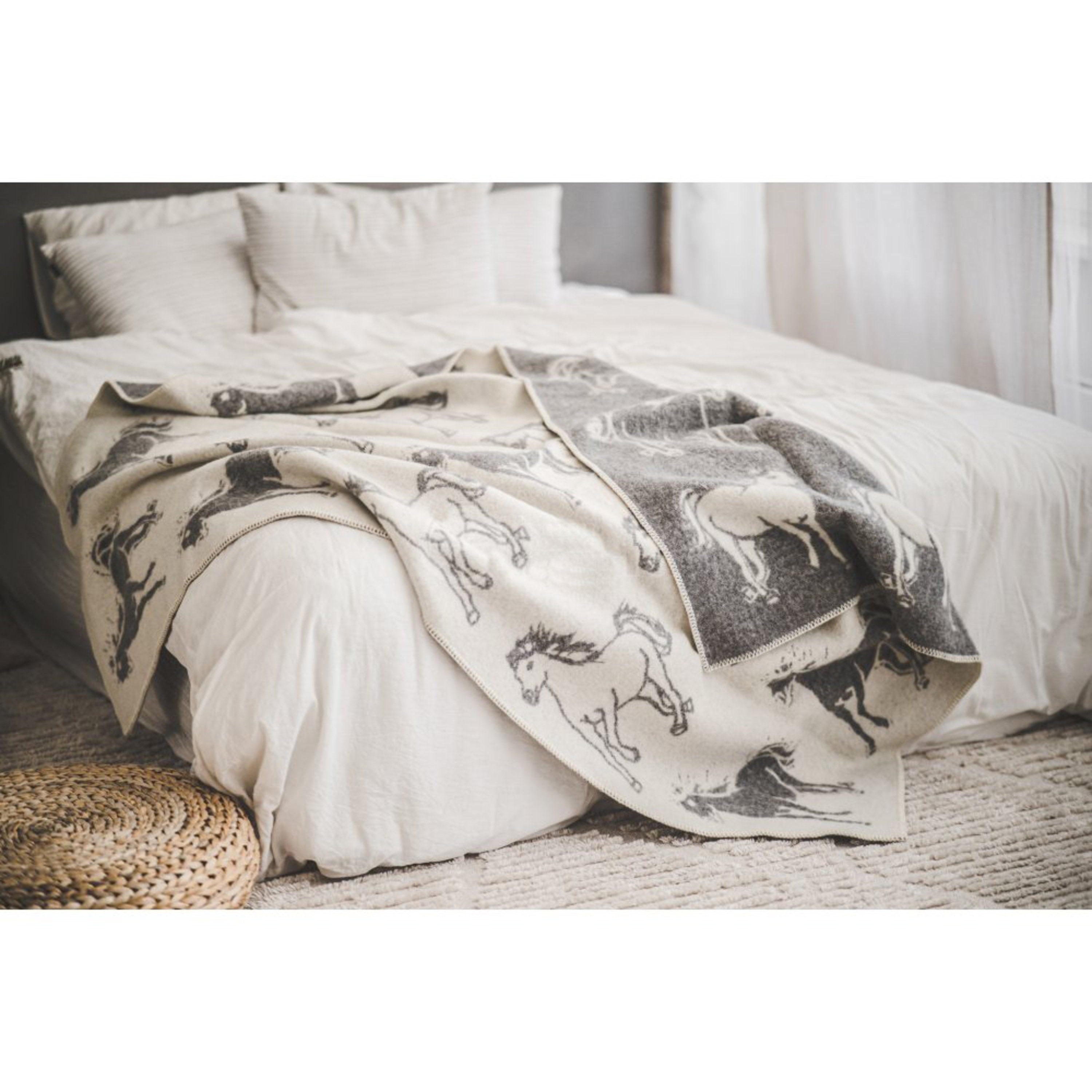 Horse Blanket: Natural New Zealand Wool Reversible Throw (130x200cm)
