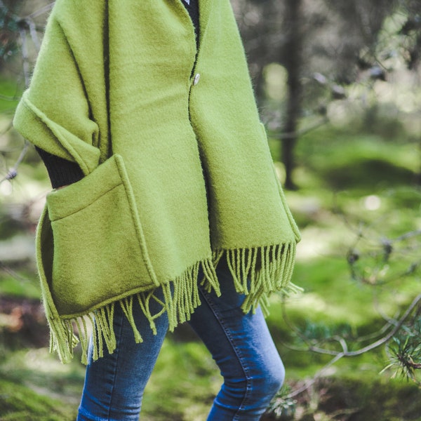 Châle cache-cœur douillet en polaire avec grandes poches sur le devant - pour femme - Cardigan poncho en maille à franges et pull cape 65 x 190 cm - Vert