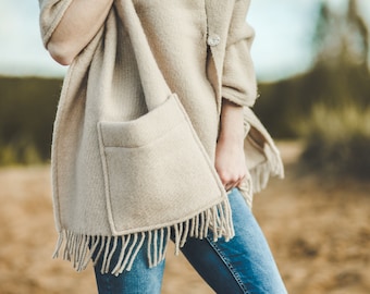 Fleece Wrap Shawl: Knitted Wool Poncho with Pockets
