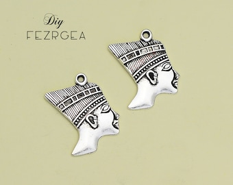 25 SZTUK - 24 x 20 mm, Antyczne srebrne zawieszki z motywem faraona. Wisiorki z wizerunkiem egipskiego faraona.