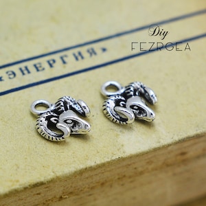 30 PCS Antique small Cattle Skull charms. 3D Longhorn  pendants. CM120